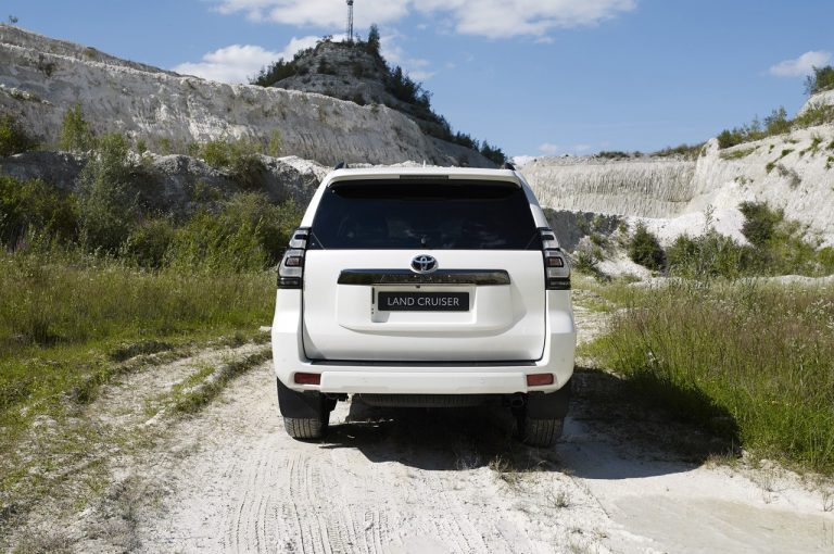 Toyota Land Cruiser 2021: immagini ufficiali