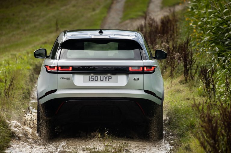 Range Rover Velar 2021: immagini ufficiali
