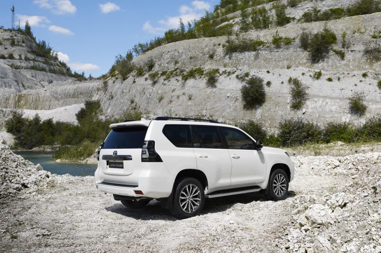 Toyota Land Cruiser 2021: immagini ufficiali