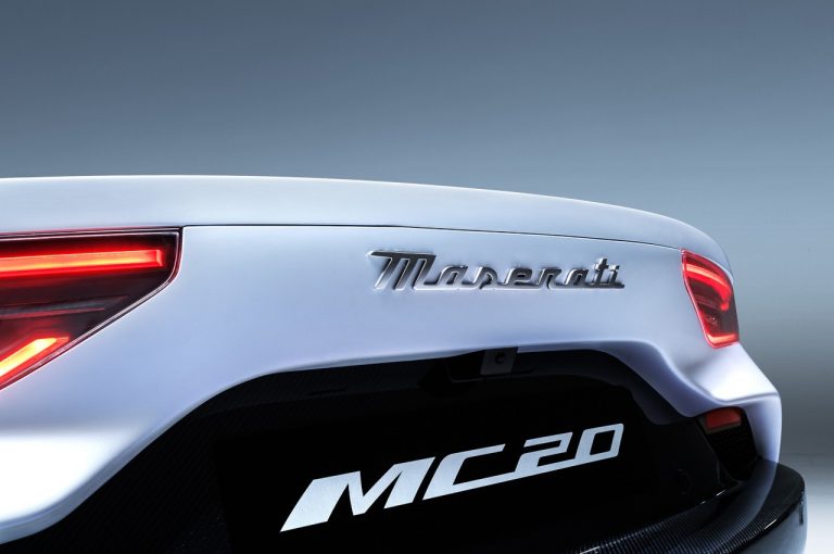 Maserati MC20: immagini ufficiali