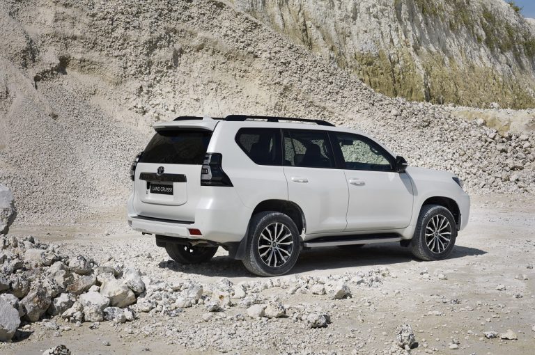 Toyota Land Cruiser 2021: immagini ufficiali