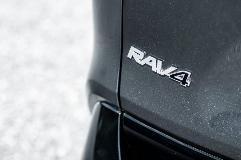 Toyota Rav4 Plug-in Hybrid 2021: immagini ufficiali