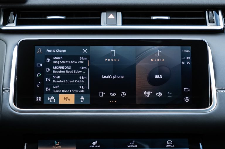 Range Rover Velar 2021: immagini ufficiali