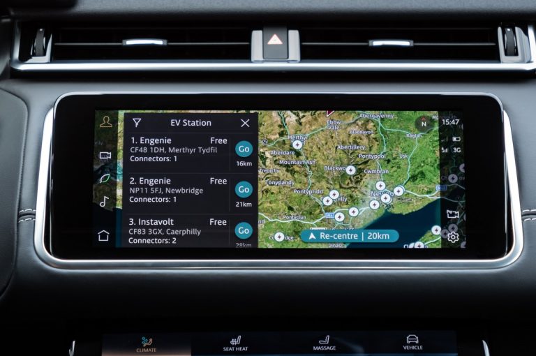 Range Rover Velar 2021: immagini ufficiali