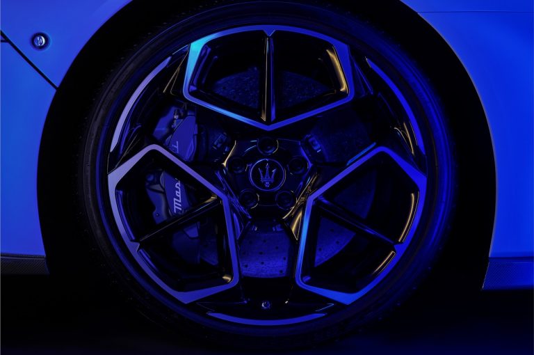 Maserati MC20: immagini ufficiali