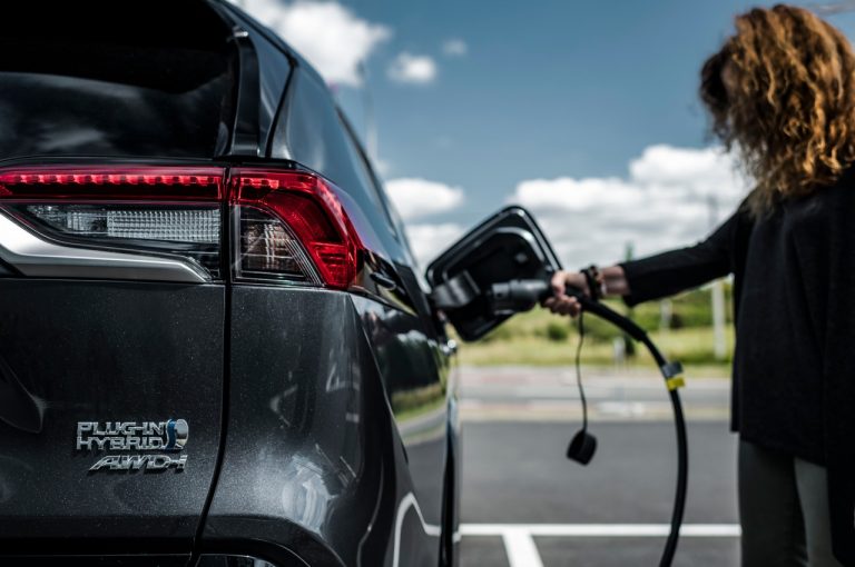 Toyota Rav4 Plug-in Hybrid 2021: immagini ufficiali