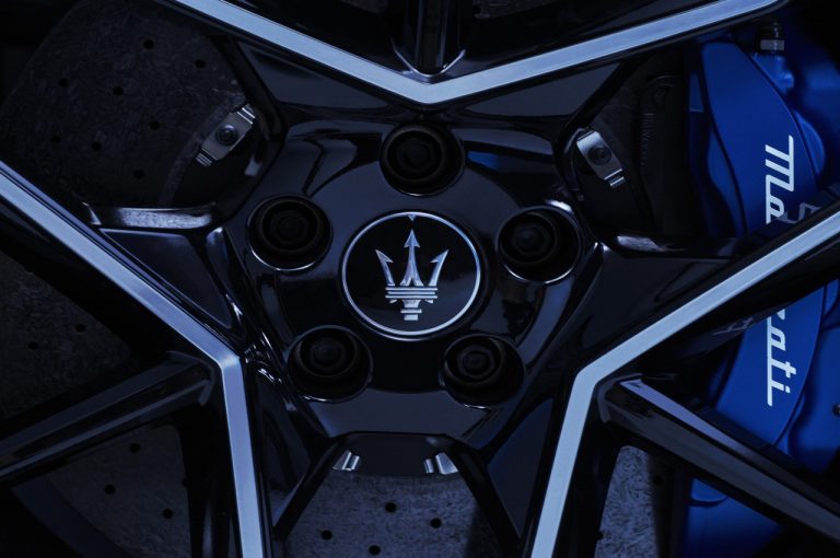 Maserati MC20: immagini ufficiali