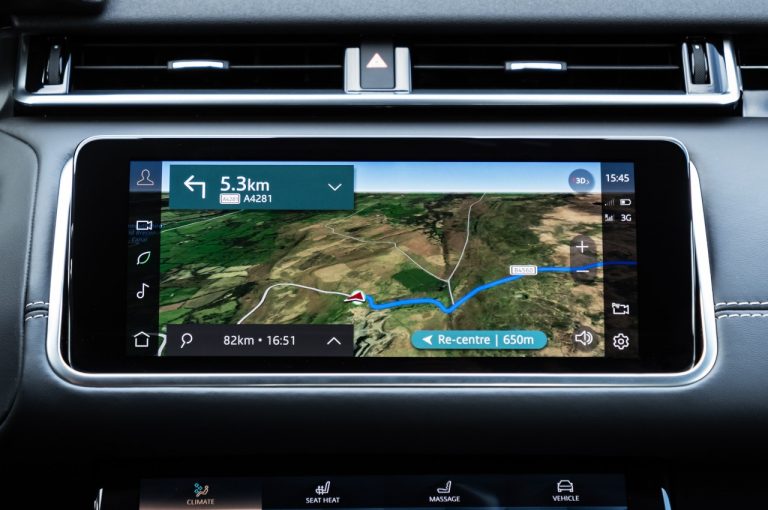 Range Rover Velar 2021: immagini ufficiali