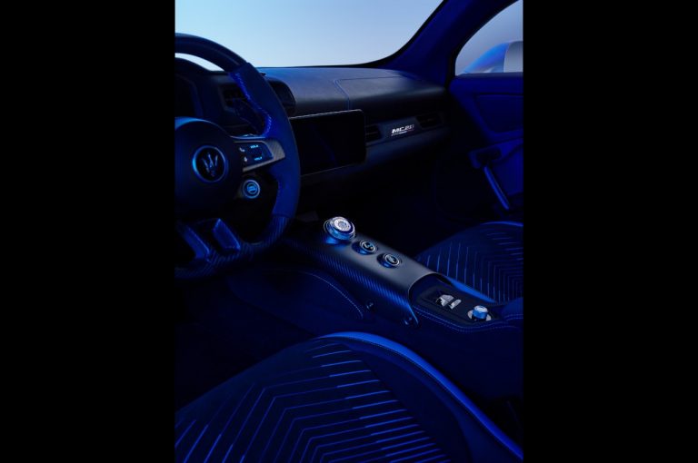 Maserati MC20: immagini ufficiali