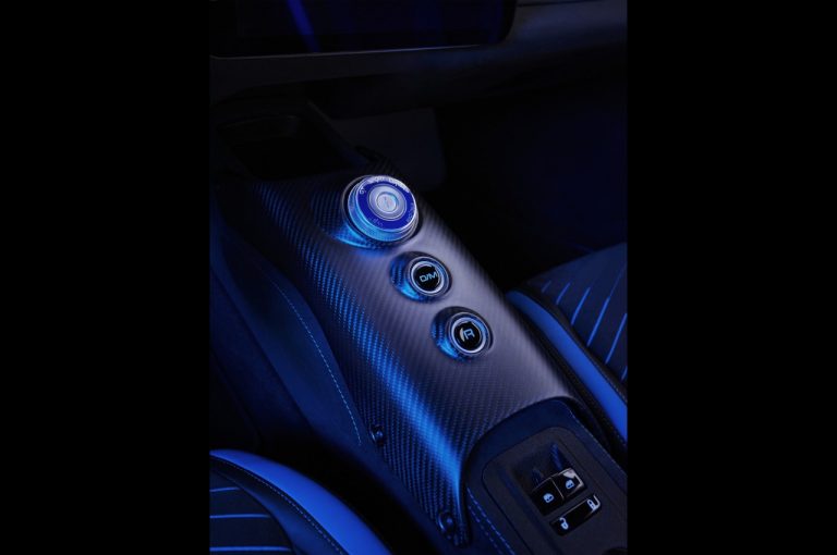 Maserati MC20: immagini ufficiali