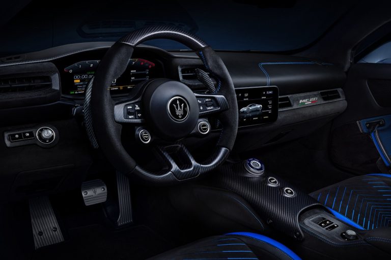 Maserati MC20: immagini ufficiali