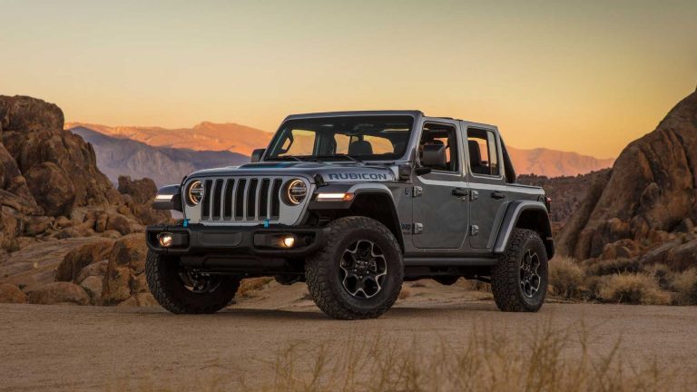 Jeep Wrangler 4xe: immagini ufficiali