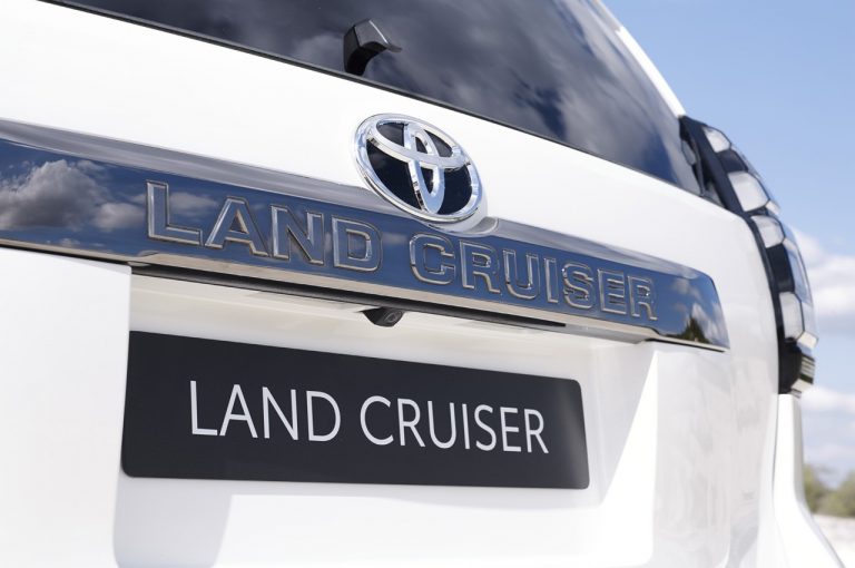 Toyota Land Cruiser 2021: immagini ufficiali
