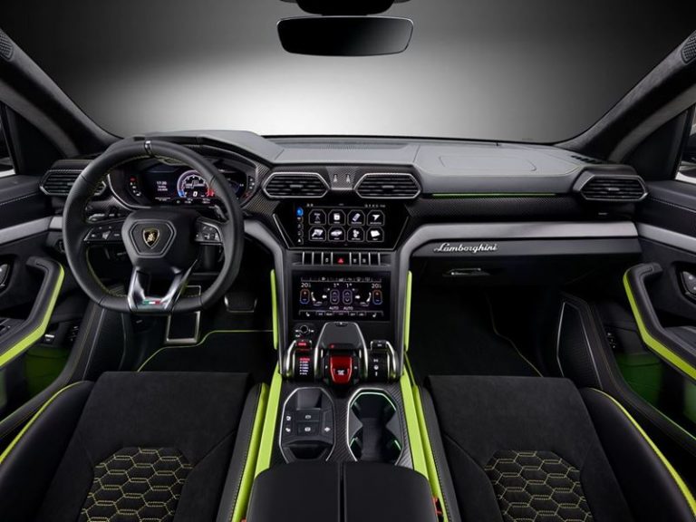 Lamborghini Urus Graphite Capsule: immagini ufficiali