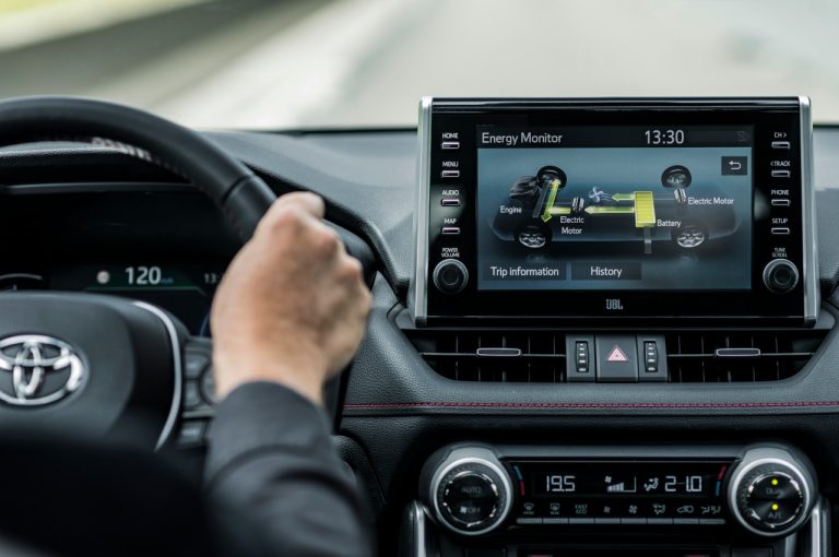 Toyota Rav4 Plug-in Hybrid 2021: immagini ufficiali