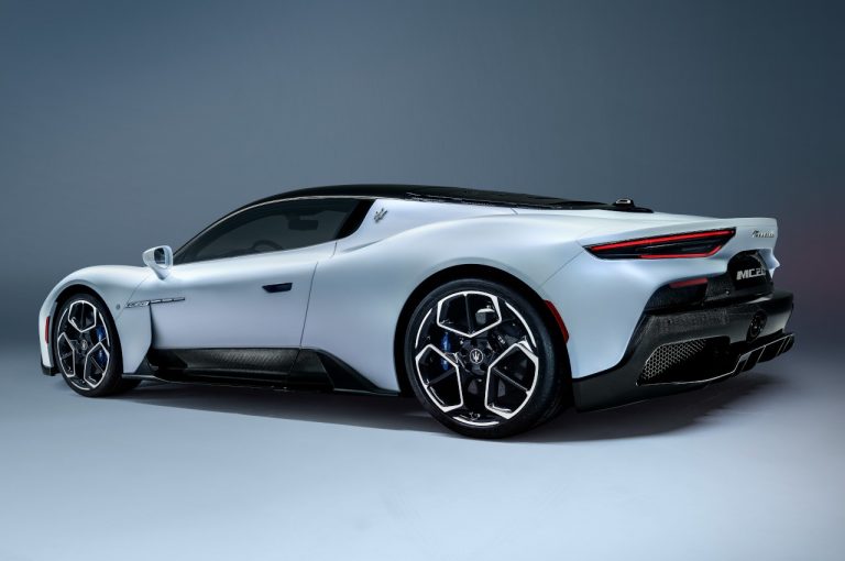 Maserati MC20: immagini ufficiali