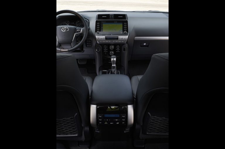 Toyota Land Cruiser 2021: immagini ufficiali