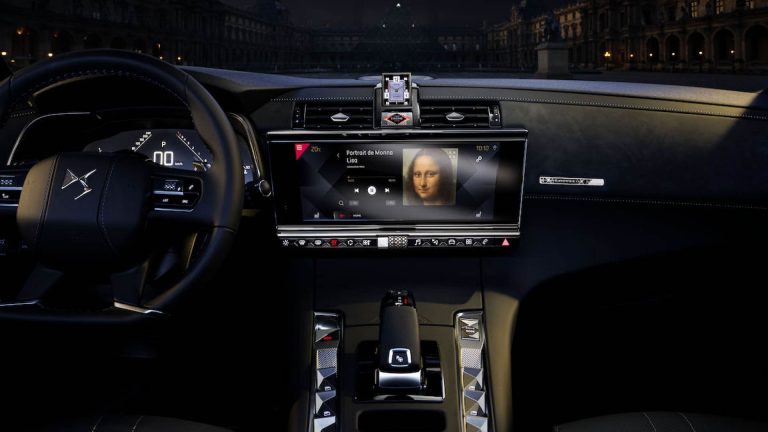 DS7 Crossback E-Tense Louvre: immagini ufficiali