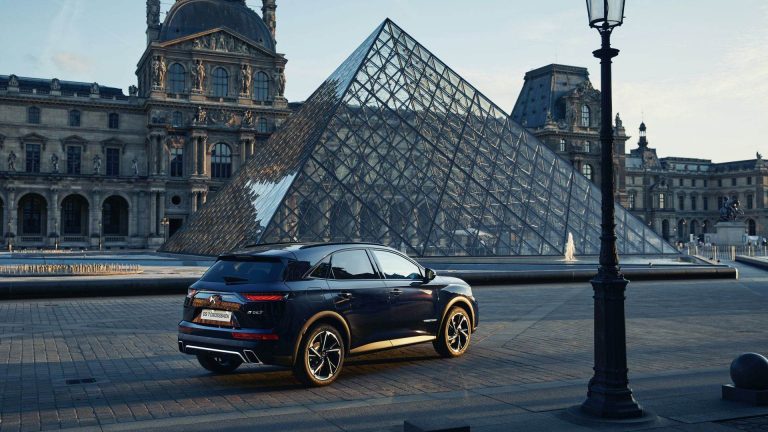 DS7 Crossback E-Tense Louvre: immagini ufficiali