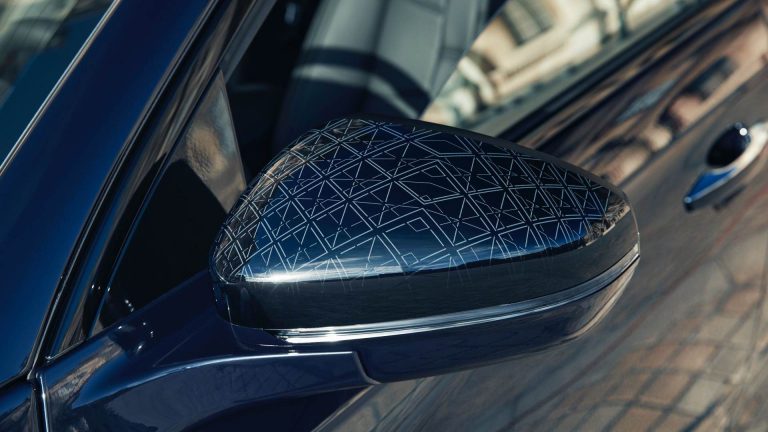 DS7 Crossback E-Tense Louvre: immagini ufficiali