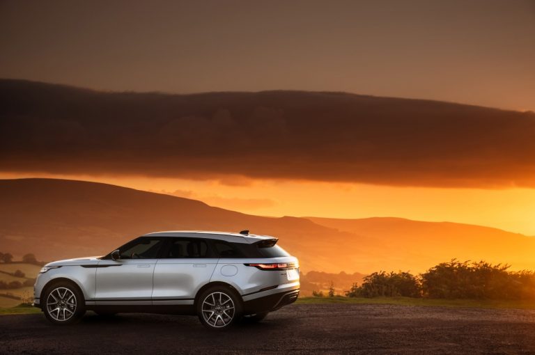 Range Rover Velar 2021: immagini ufficiali