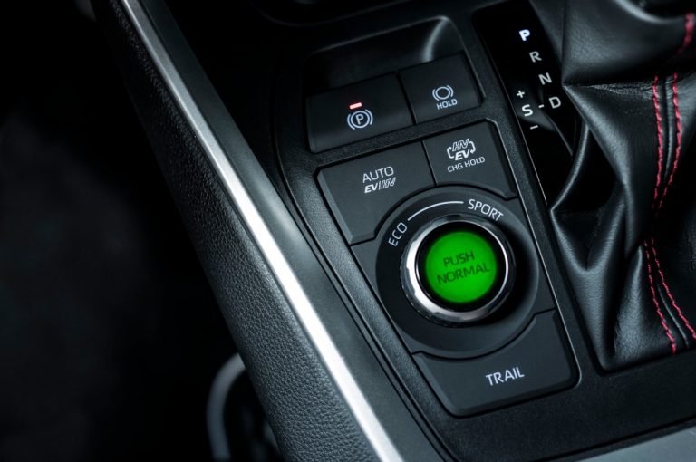Toyota Rav4 Plug-in Hybrid 2021: immagini ufficiali