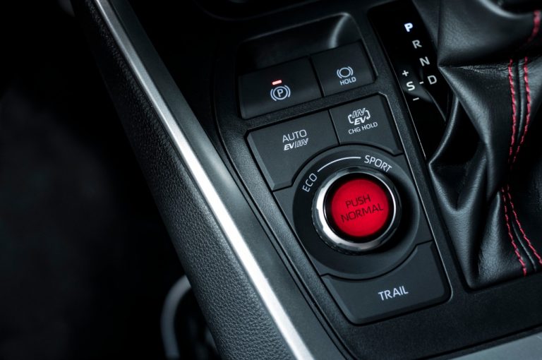 Toyota Rav4 Plug-in Hybrid 2021: immagini ufficiali