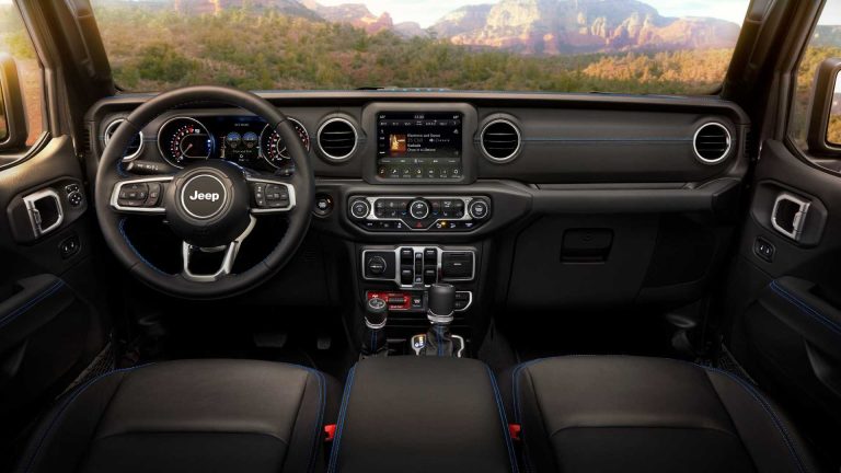 Jeep Wrangler 4xe: immagini ufficiali