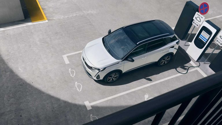 Peugeot 3008 restyling: immagini ufficiali