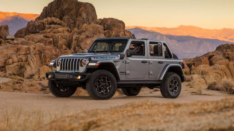 Jeep Wrangler 4xe: immagini ufficiali