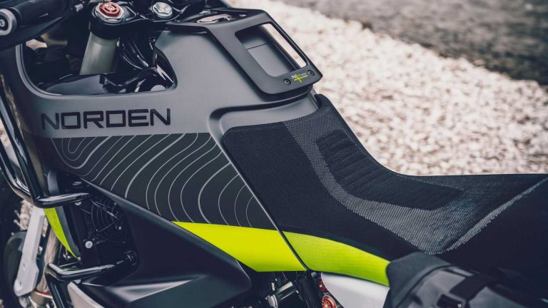 Husqvarna Norden 901: arrivano le immagini definitive