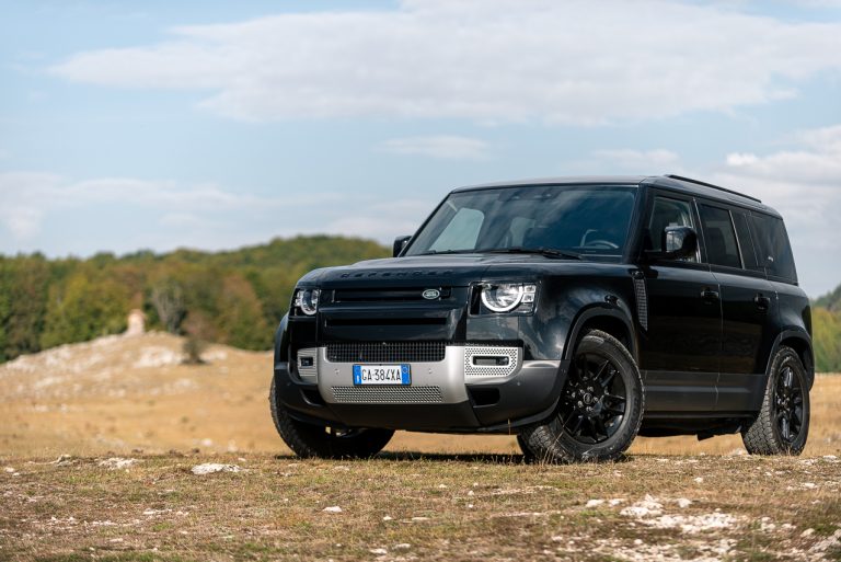 Land Rover Defender 2.0 SD4 S: la prova su strada