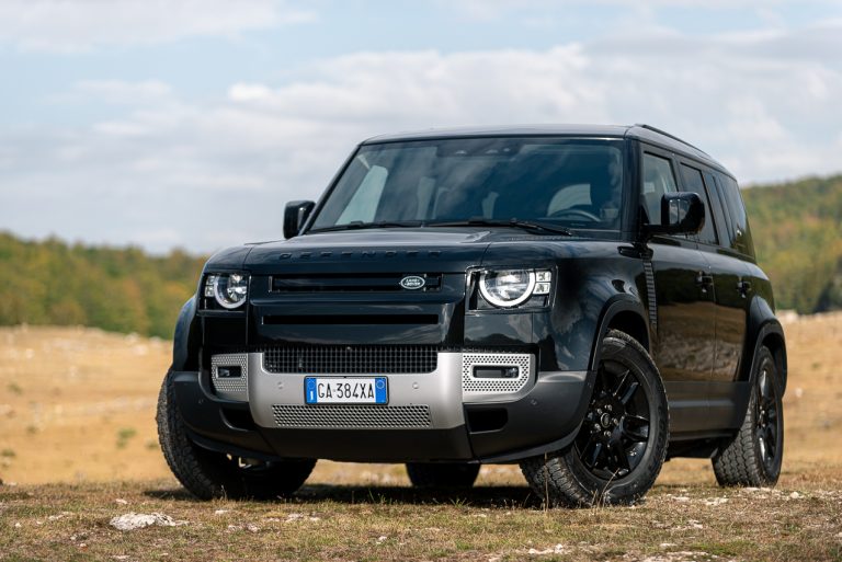 Land Rover Defender 2.0 SD4 S: la prova su strada