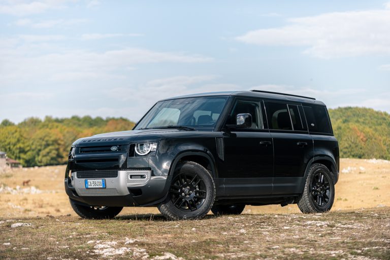Land Rover Defender 2.0 SD4 S: la prova su strada