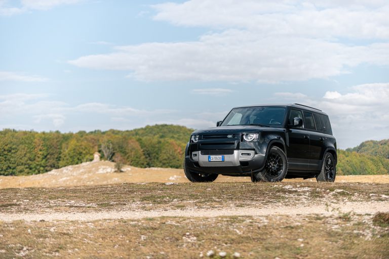 Land Rover Defender 2.0 SD4 S: la prova su strada