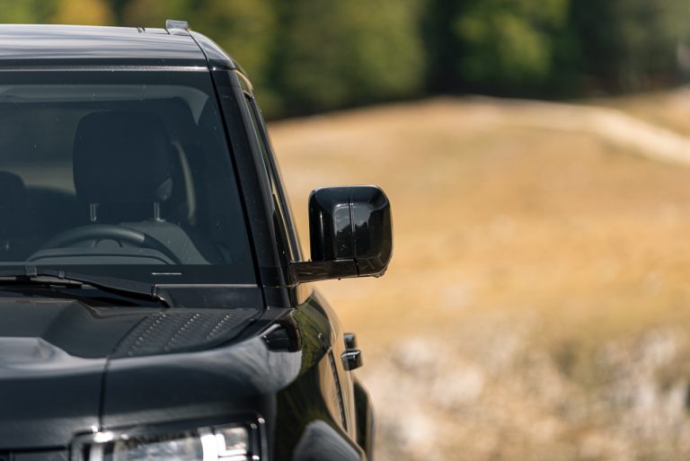 Land Rover Defender 2.0 SD4 S: la prova su strada