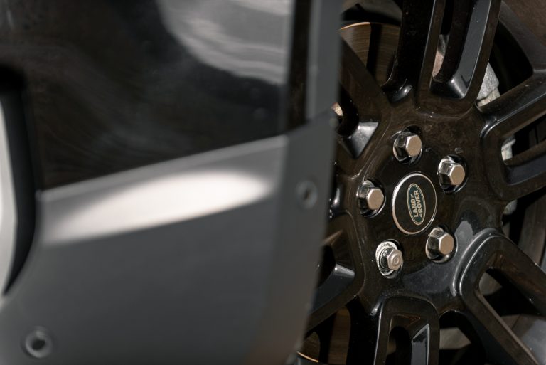 Land Rover Defender 2.0 SD4 S: la prova su strada