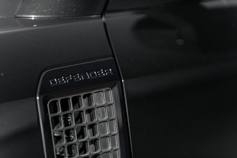 Land Rover Defender 2.0 SD4 S: la prova su strada
