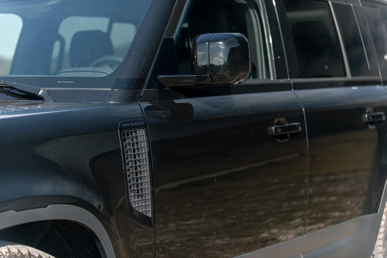 Land Rover Defender 2.0 SD4 S: la prova su strada