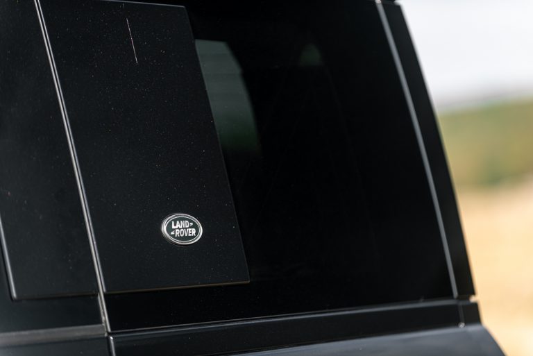 Land Rover Defender 2.0 SD4 S: la prova su strada