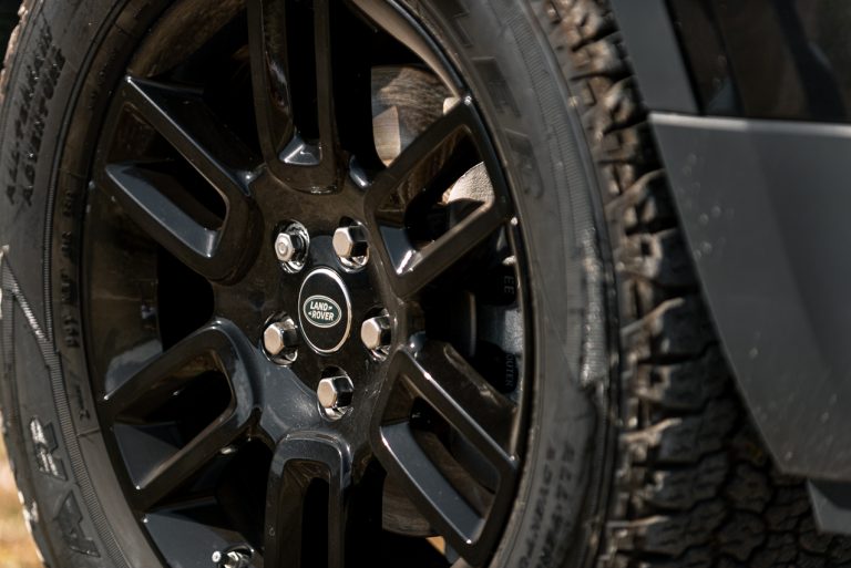 Land Rover Defender 2.0 SD4 S: la prova su strada