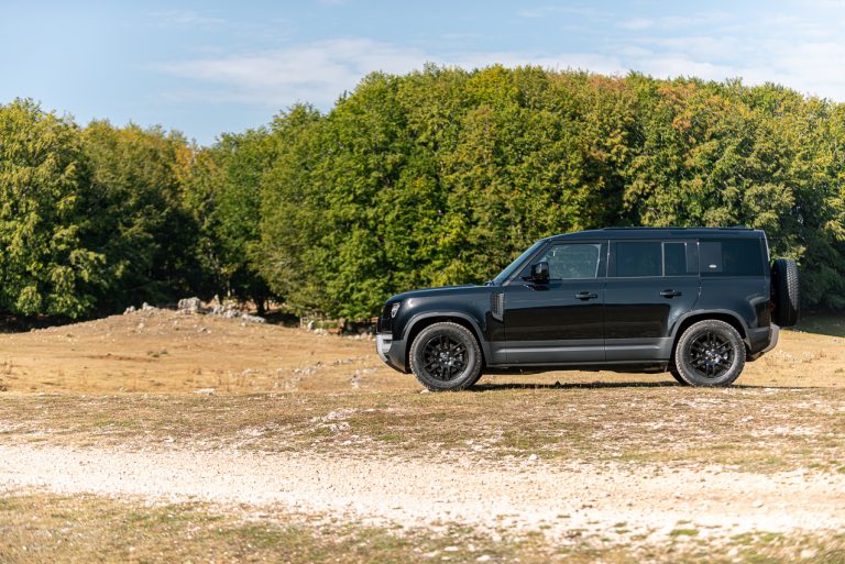 Land Rover Defender 2.0 SD4 S: la prova su strada