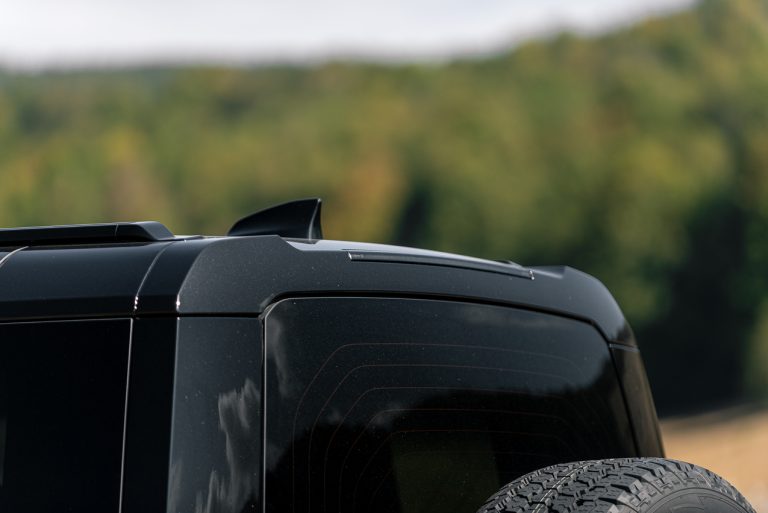 Land Rover Defender 2.0 SD4 S: la prova su strada