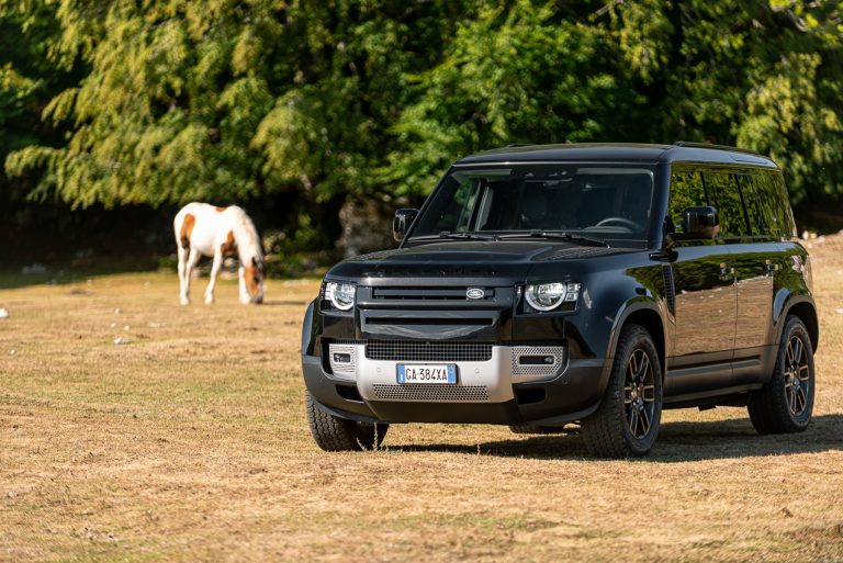 Land Rover Defender 2.0 SD4 S: la prova su strada