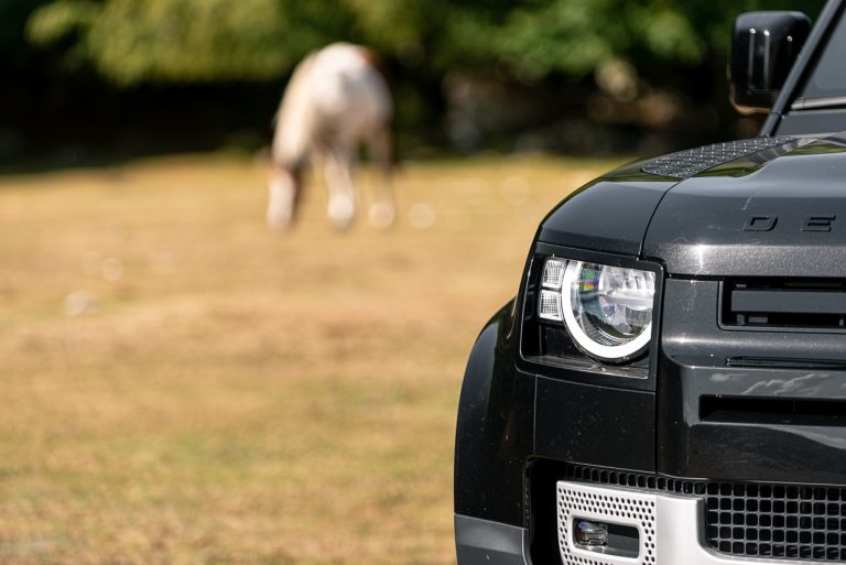 Land Rover Defender 2.0 SD4 S: la prova su strada