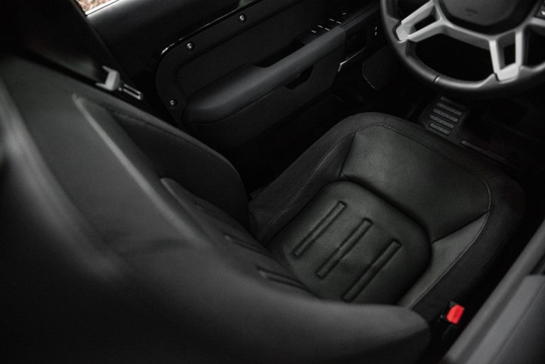 Land Rover Defender 2.0 SD4 S: la prova su strada