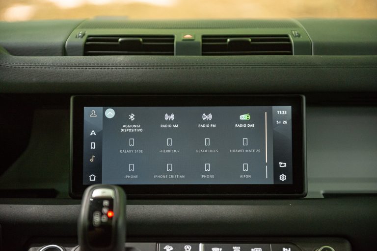 Land Rover Defender 2.0 SD4 S: la prova su strada