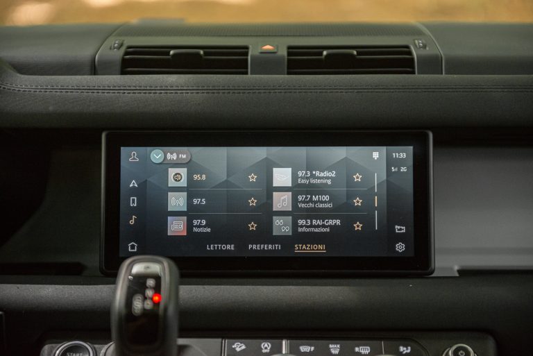 Land Rover Defender 2.0 SD4 S: la prova su strada
