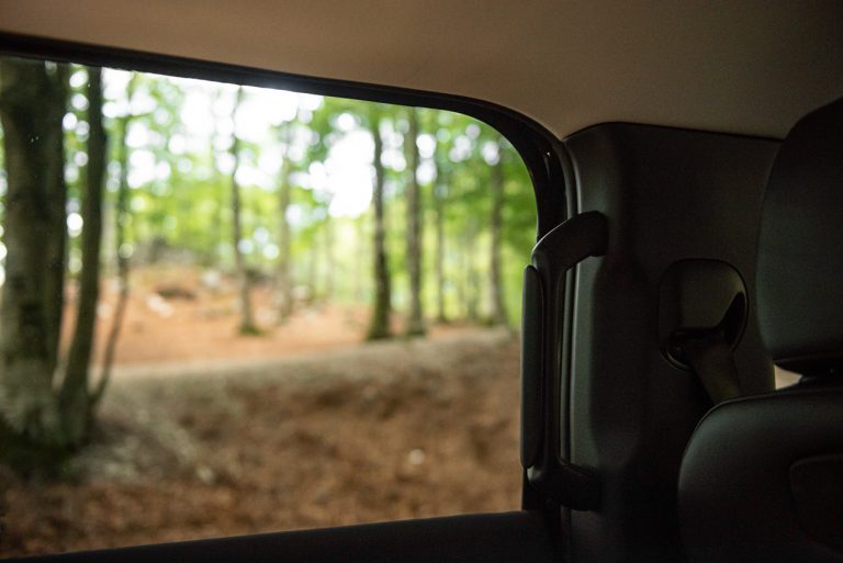 Land Rover Defender 2.0 SD4 S: la prova su strada