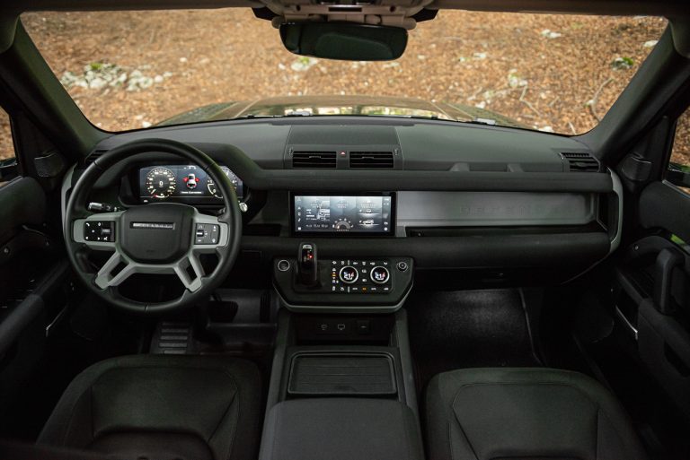 Land Rover Defender 2.0 SD4 S: la prova su strada